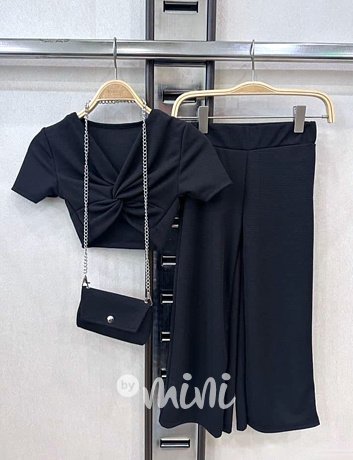 Černý crop top + volné kalhoty + kabelka
