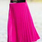 Midi plisovaná sukně s páskem malinová