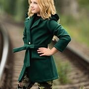 Flaušový kabát s řasením smaragd