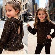 Chlupatý svetřík s flitry a mašlí hnědý