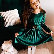 Velurové smaragd šaty s plisovanou sukní