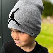 Basketball dvojitá beanie čepka šedá