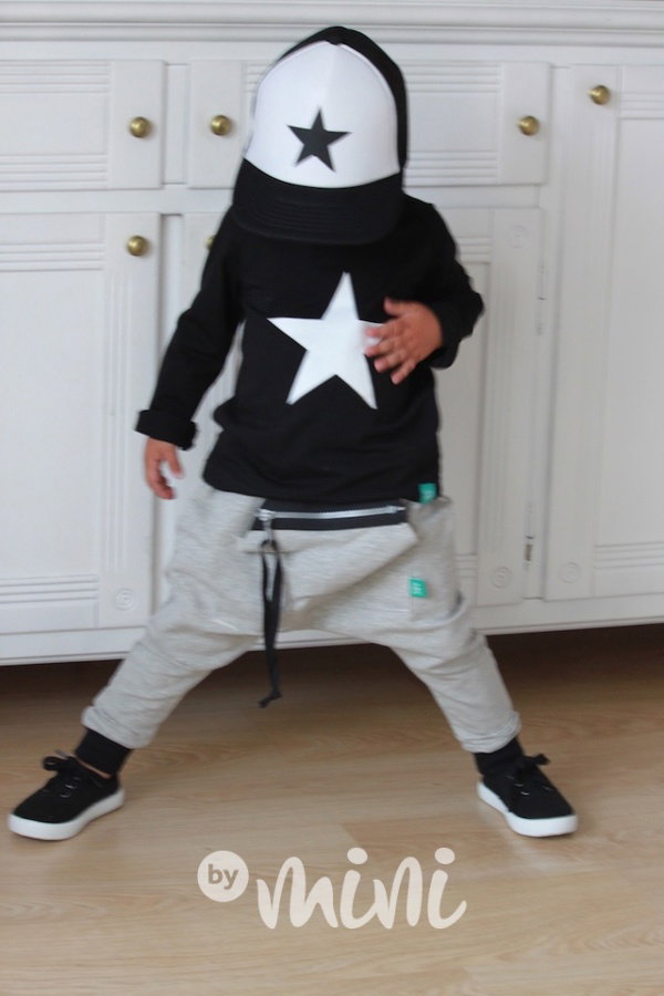 Black STAR triko