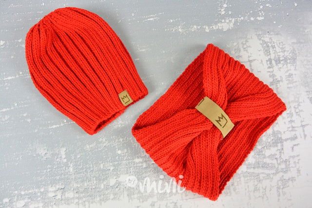 Vlněná houmleska s nákrčníkem červená