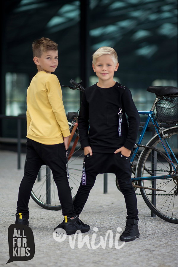 Černé COOL baggy se cvoky a karabinkou