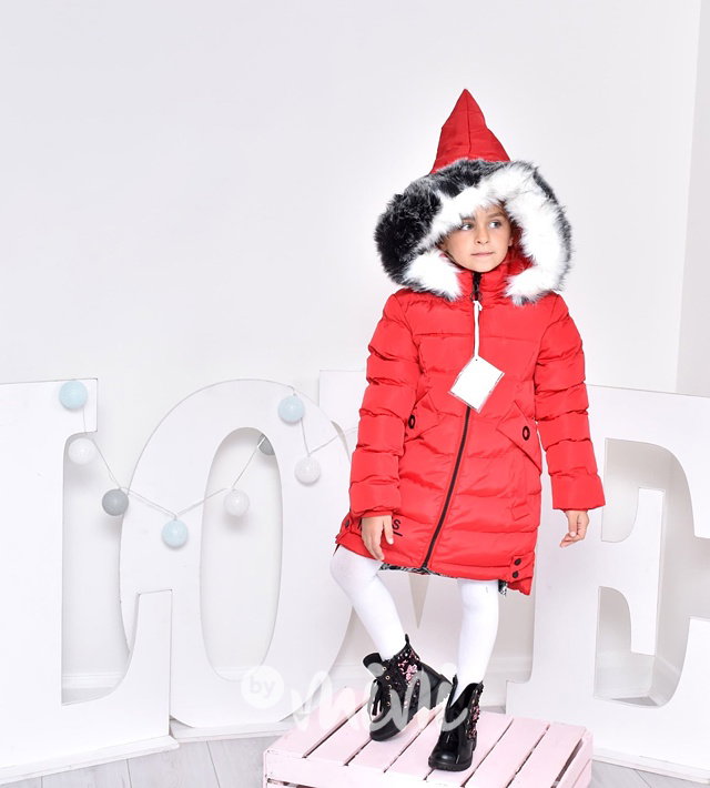 Dívčí zimní kabát se špičatou kapucí červený