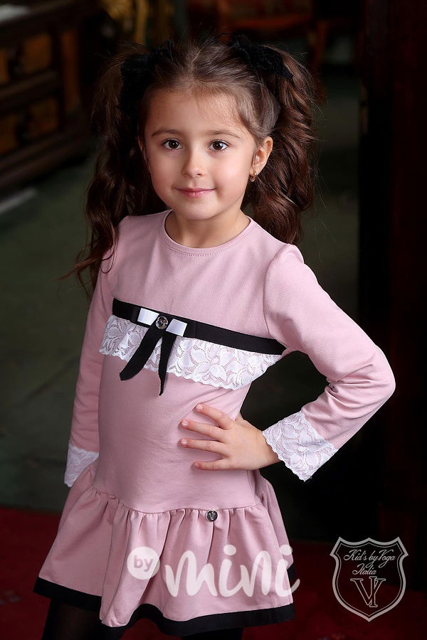 Růžové šatečky se zdobením