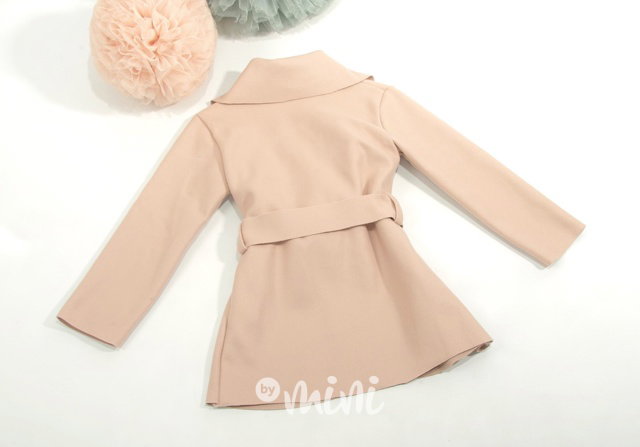 Růžový dívčí kabát s páskem