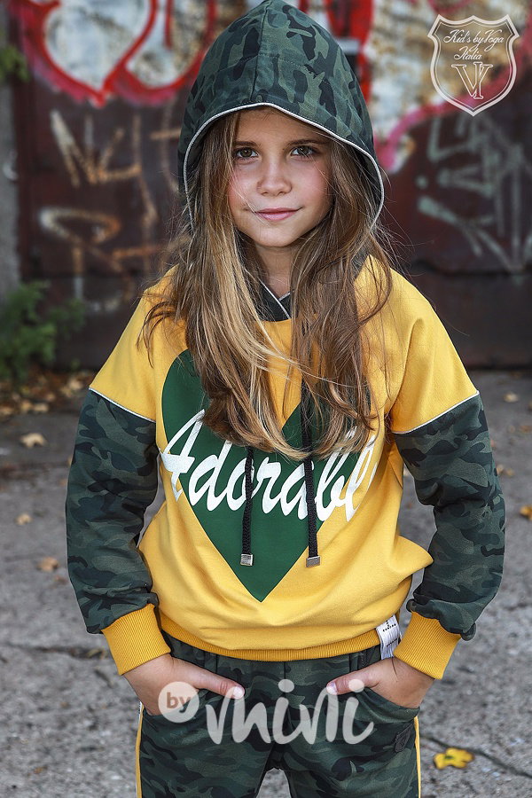 Adorable dívčí teplákovka