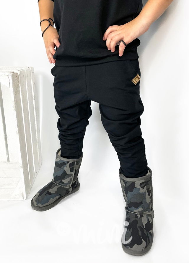 Černé chlapecké tepláky - BASIC