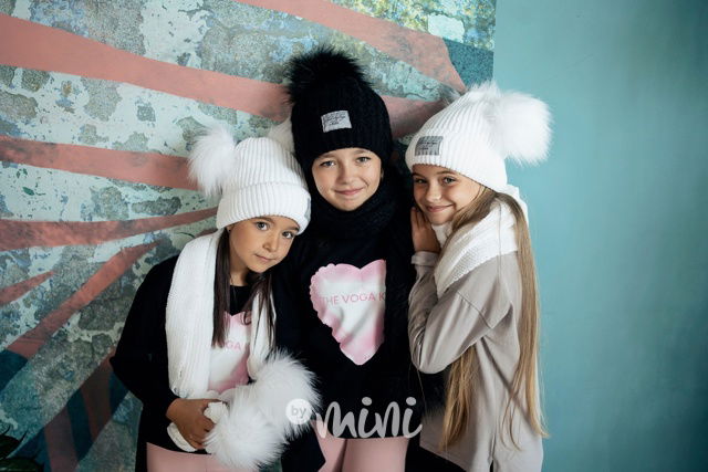 Zimní termo kulich dva pompony s maxi šálou - white