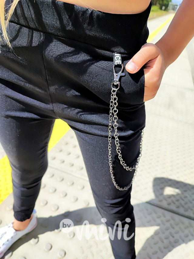 Černé stretch kalhoty s řetězem