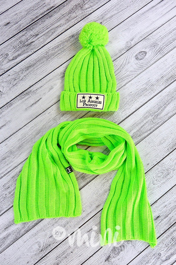 Neon zelený kulich s bambulí + dlouhá šála