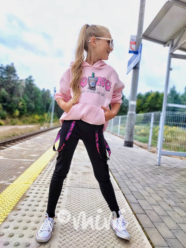 Černé kapsáče s laclíky
