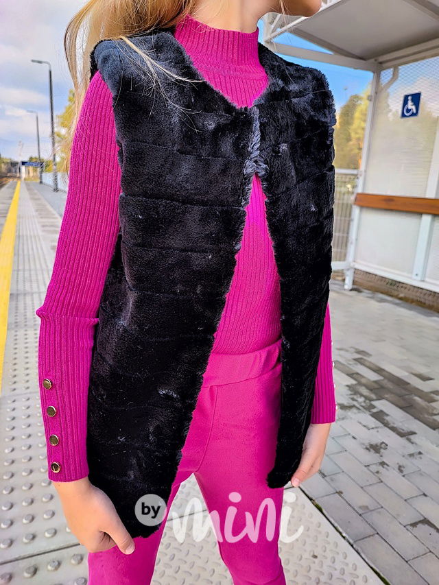 Chlupatá černá vesta
