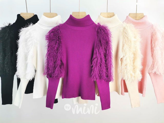 PREMIUM svetr s chlupatými rukávy off white