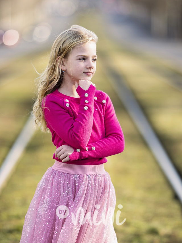 Malinový svetřík se zdobením