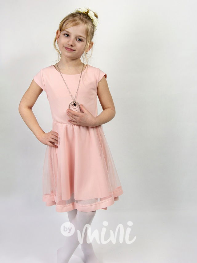 Pudrové šaty s řetízkem