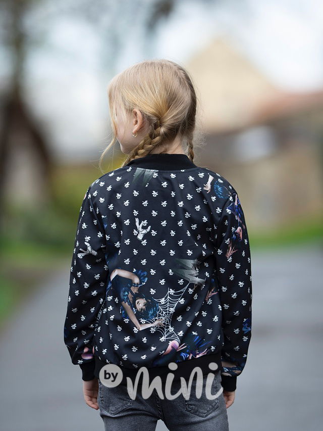 Wednesday mikina dance