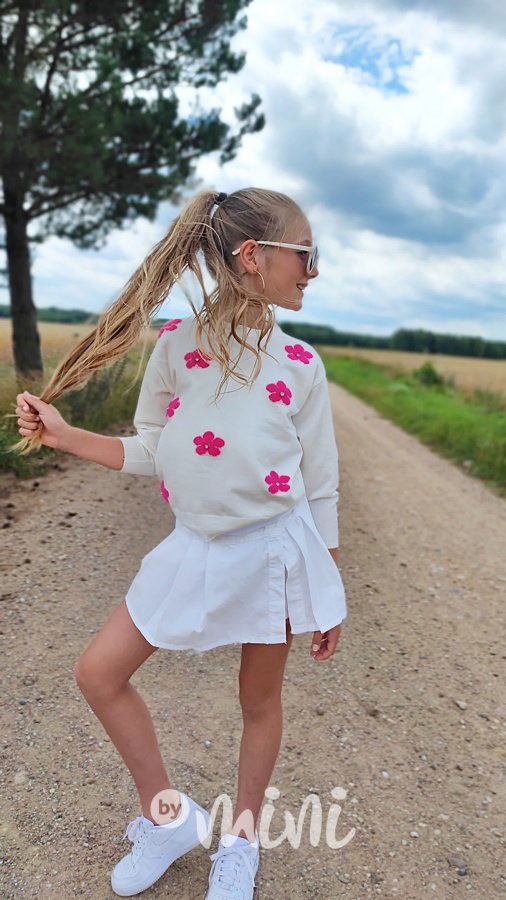 Bílý svetřík flowers