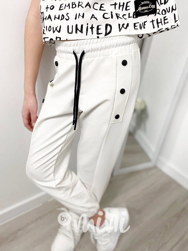 Bílé relaxed tepláky se cvoky