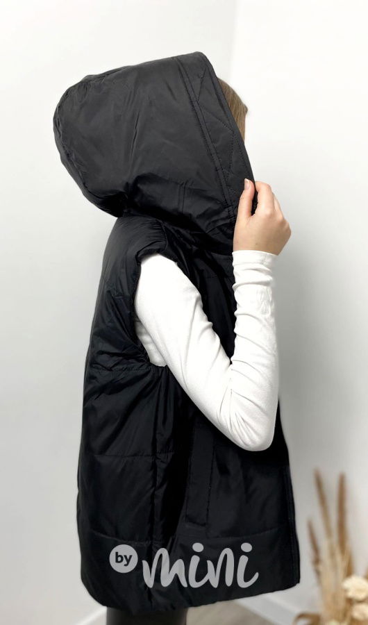 Černá podzimní vesta