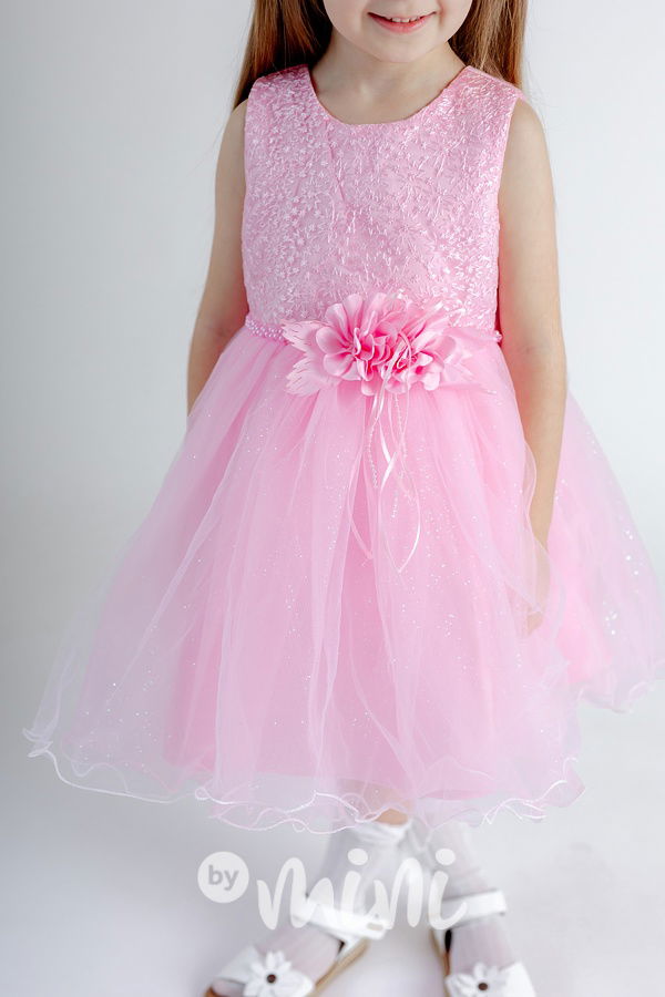 Růžové šaty pro družičky