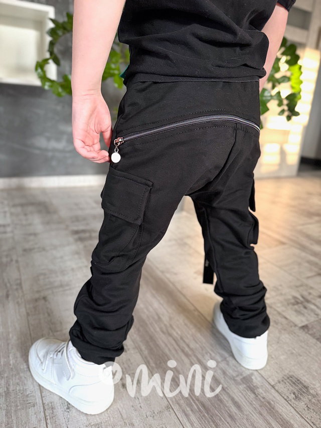 Černé baggy kapsáče s karabinou