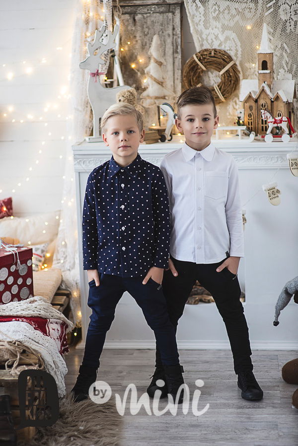 Bílá košile + černé kalhoty