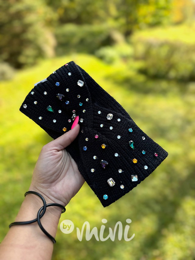 Teplá čelenka s kamínky černá