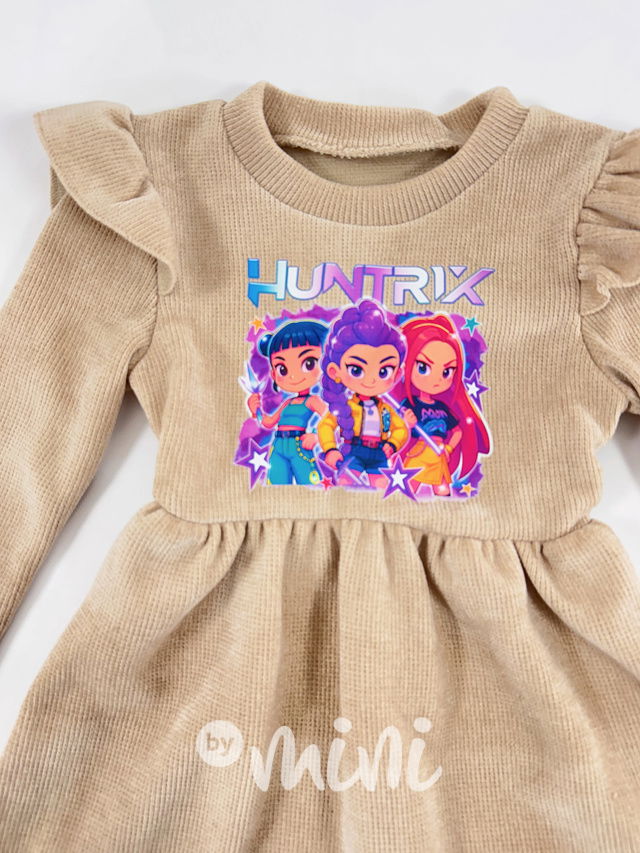 Huntrix teplé šaty béžové