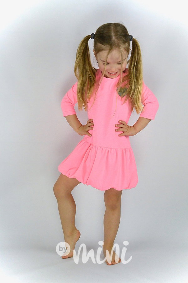 Neon pink dress s balónovou sukní