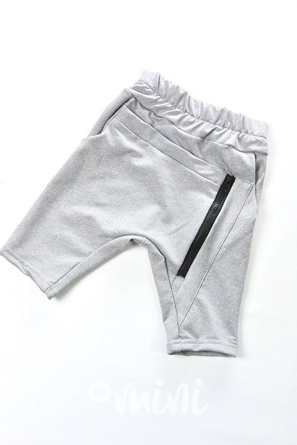 Stříbrošedé baggy shorts
