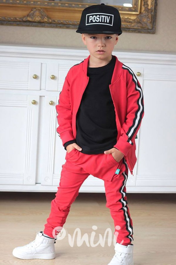 Červený komplet lampas