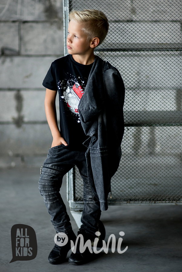 Černé triko s teniskou