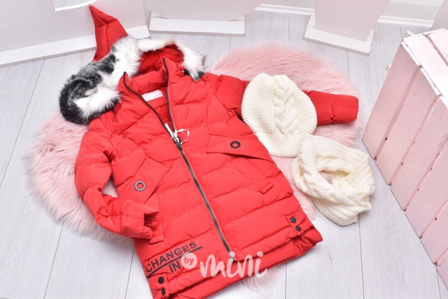 Dívčí zimní kabát se špičatou kapucí červený