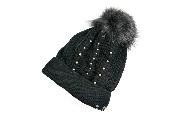 Black zimní kulich s perličkami