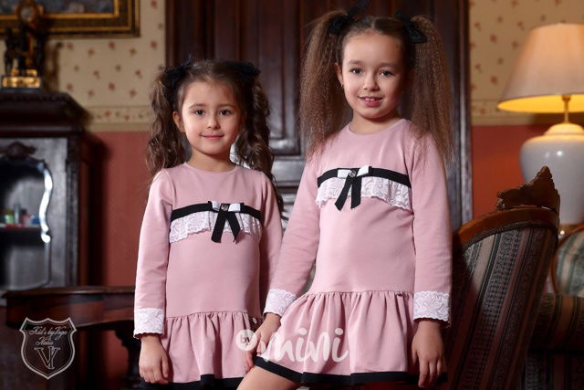 Růžové šatečky se zdobením