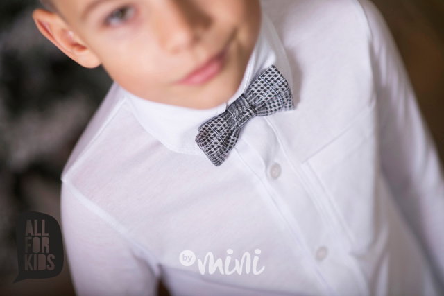 Bílá cotton košile s šedým motýlkem