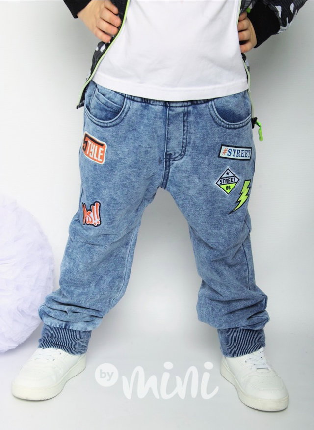 Jeans tepláčky s nášivkami