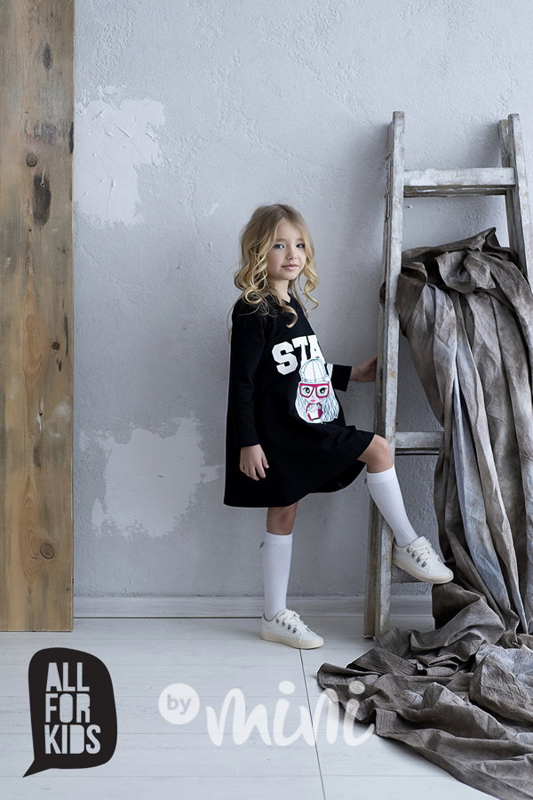 Star "A" šaty black