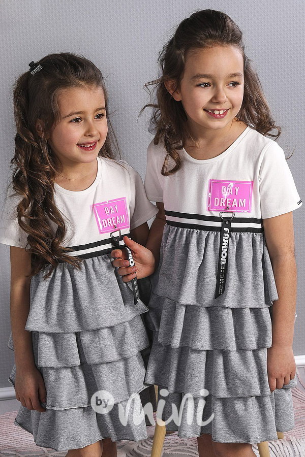 Designové šaty s volánky