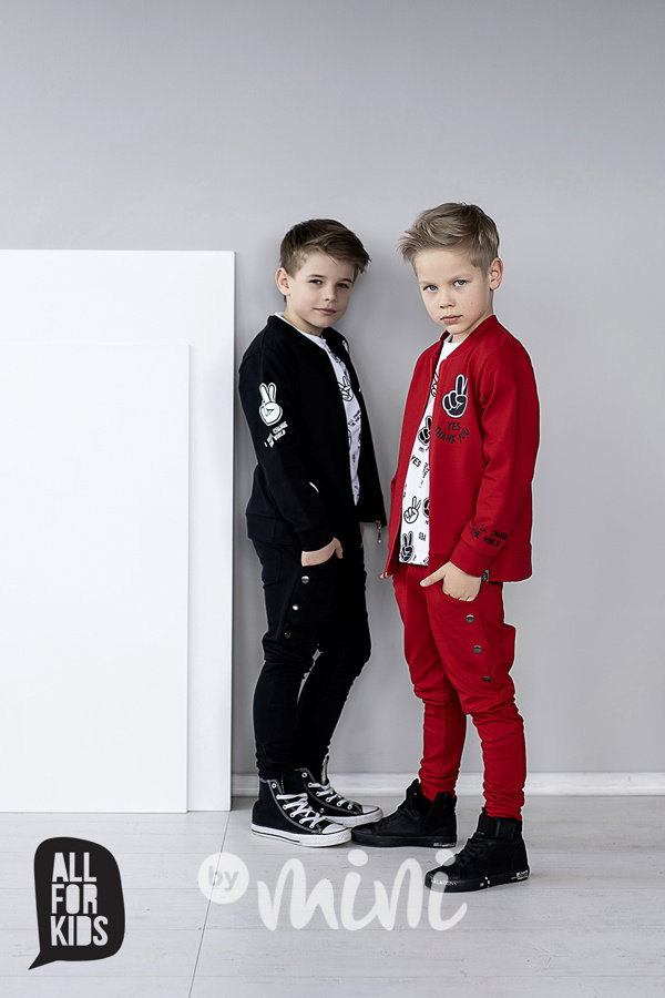 Red pants se cvočky
