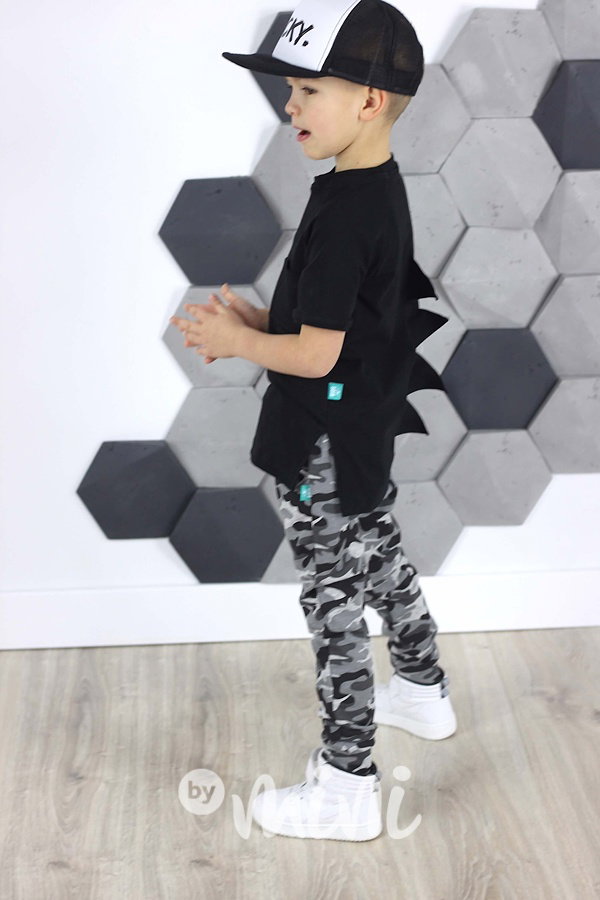 Dino černé triko s ostny a kapsičkou