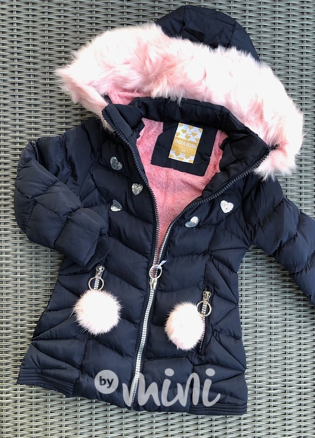 Prošívaný modrý zimní dívčí kabát malá srdíčka s kapucí a kožešinou
