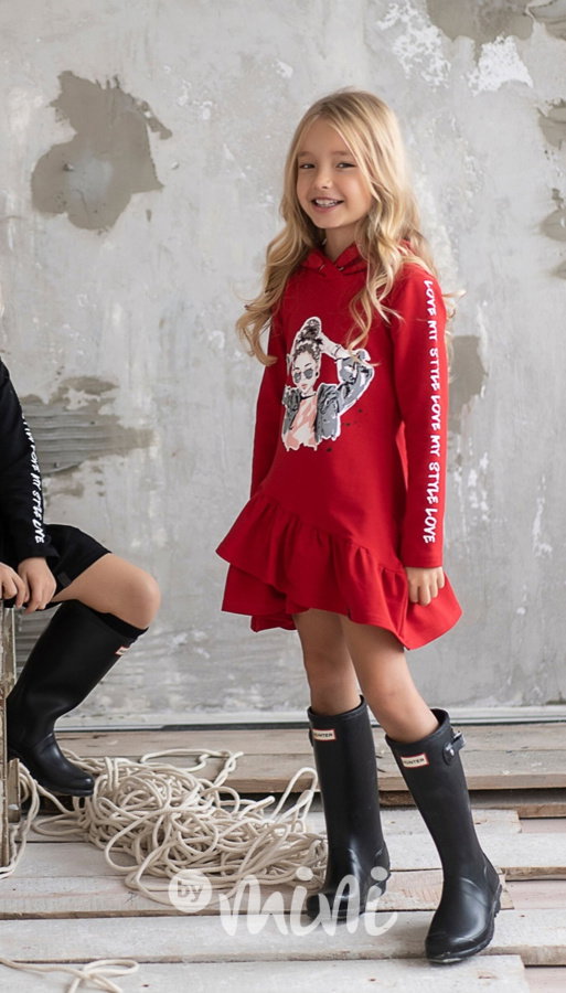 Fashionistka šaty červené dívčí