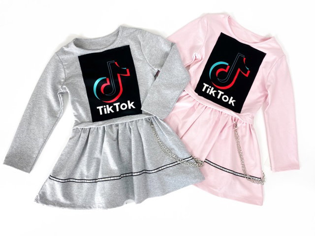 Tik Tok šaty s řetízkem - růžové