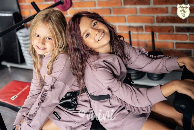 Lila hoodie tunika s kabelkou