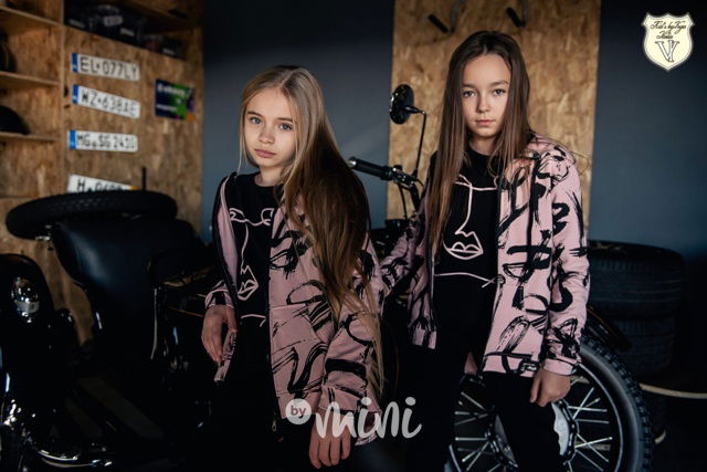 Voga designová mikina paint pink