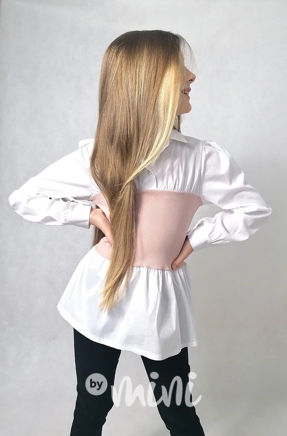 Delší bílá košile s růžovým stretch topem